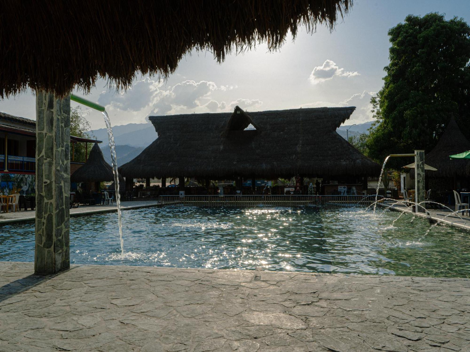 Hotel Acuarela Del Rio Santa Fe de Antioquia Zewnętrze zdjęcie